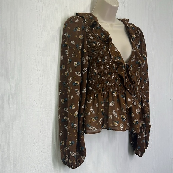 ASTR The Label - Ditsy Floral Brown Ruffle Balloon Long Sleeve Smocked Blouse M - Picture 4 of 13